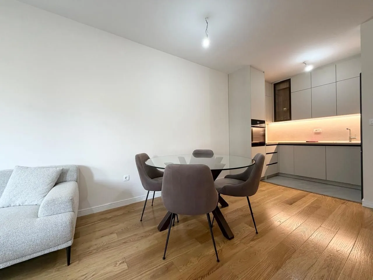 Prodaja, dvosoban stan, 68m², Central Point, Podgorica