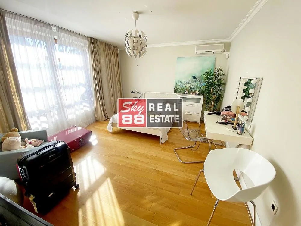 Prodaja, kuća, 400m², Golf Naselje, Beograd