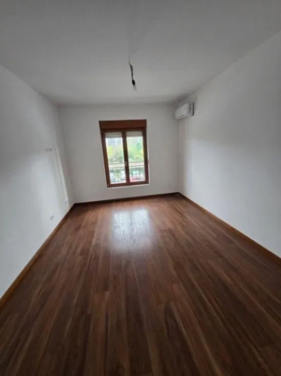 Izdavanje, trosoban stan, 96m², Master Kvart, Podgorica