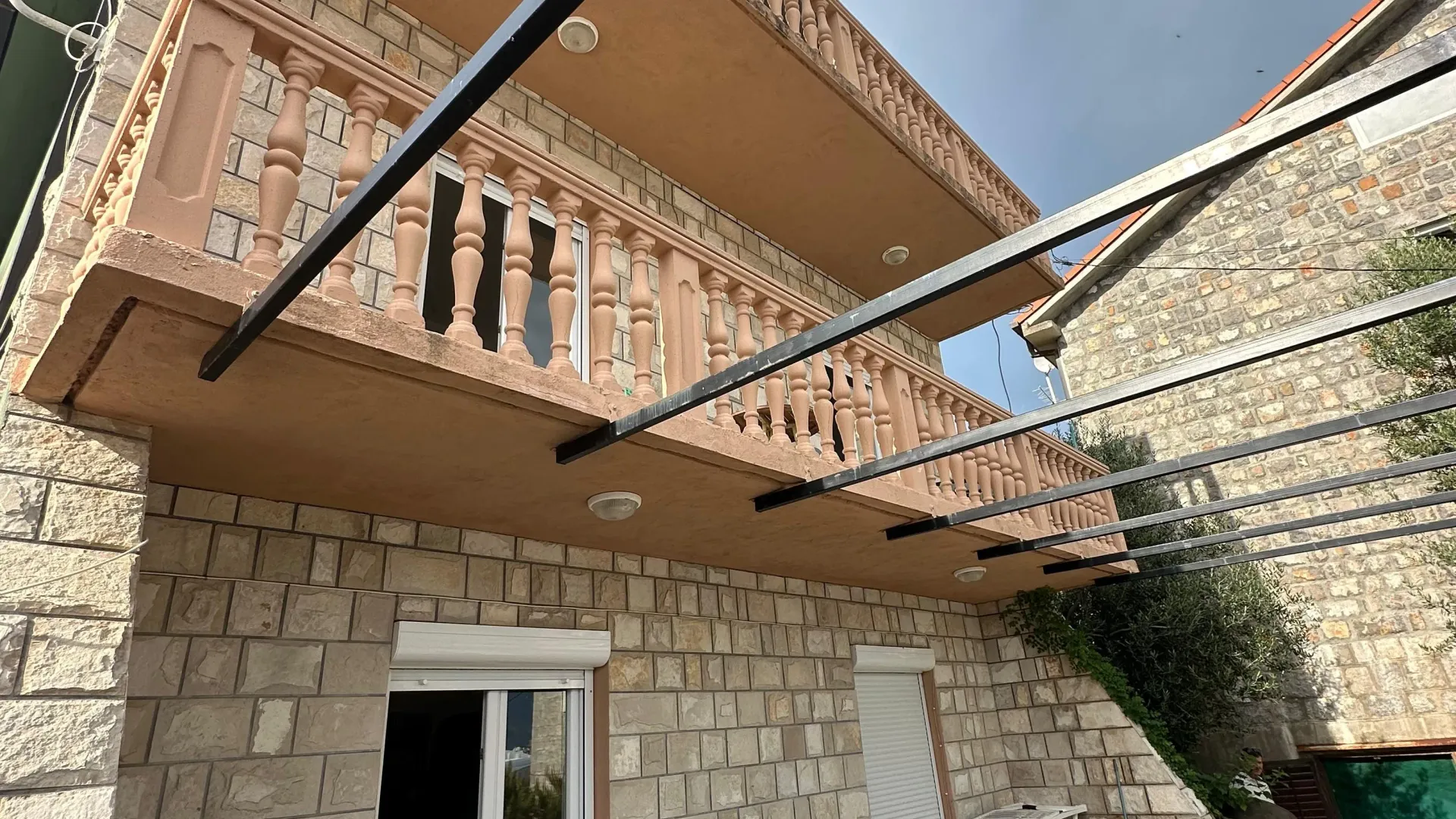 Izdavanje, kuća, 180m², Krašići, Tivat