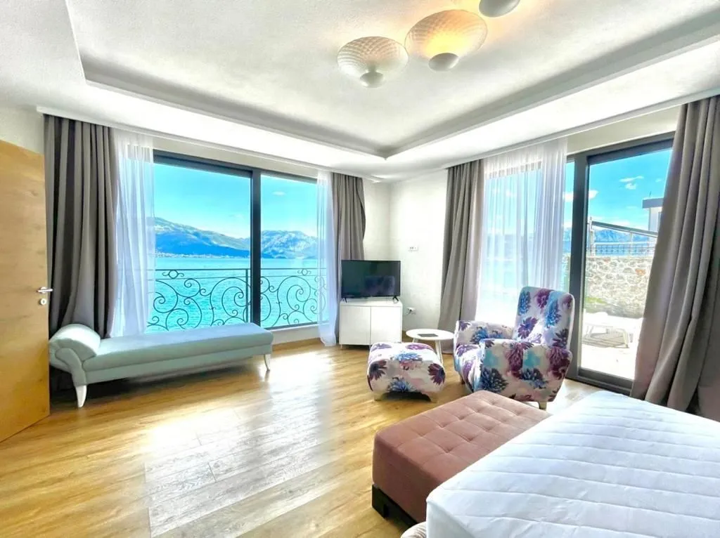 Prodaja, kuća, 420m², Krašići, Tivat