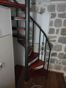 Izdavanje, jednosoban stan, 32m², Kotor, Crna Gora - image 3