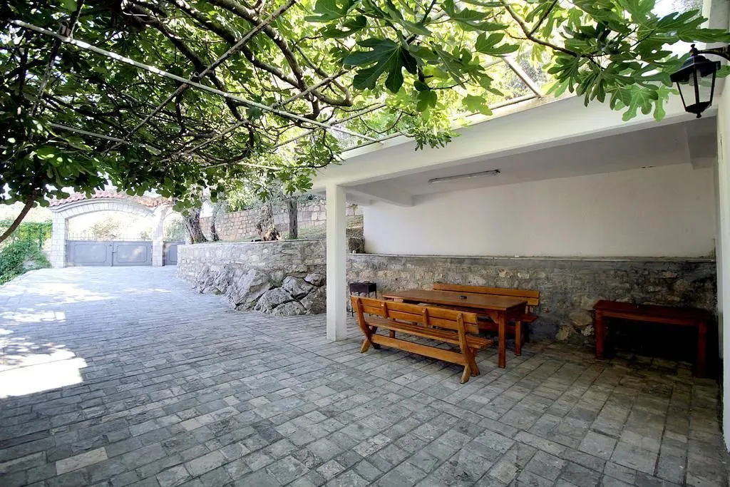 Rent, house, 170m², Reževići, Budva