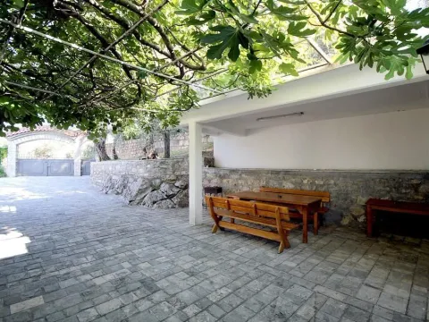 Izdavanje, kuća, 170m², Reževići, Budva - image 20