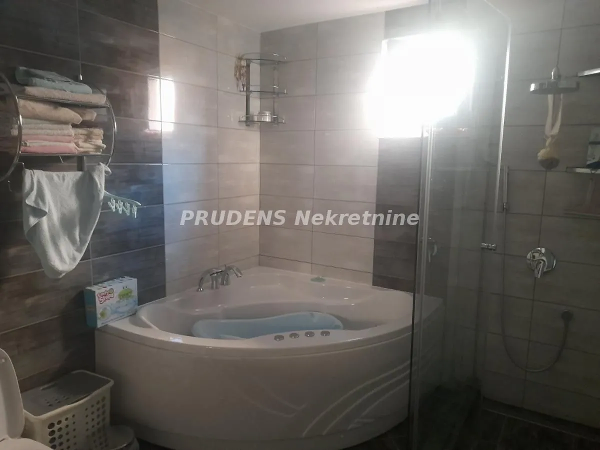 Sale, house, 243m², Surčin, Beograd