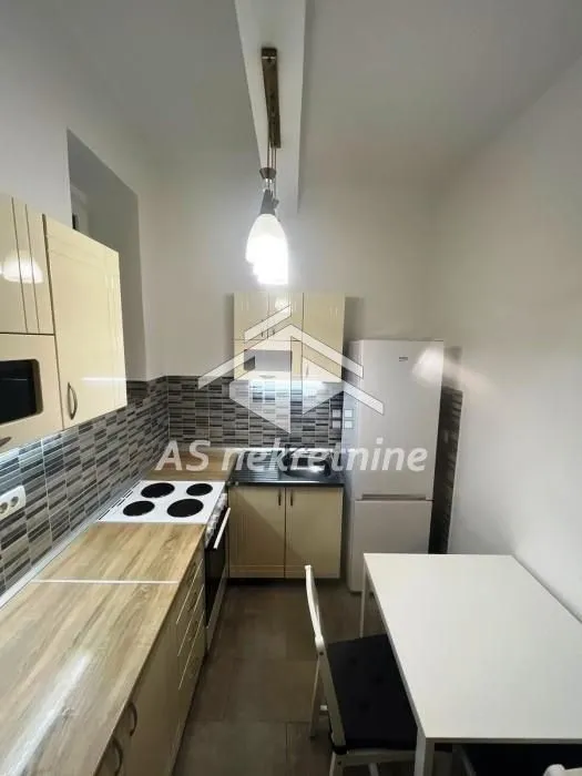 Izdavanje, stan, 42m², Stari Grad, Beograd