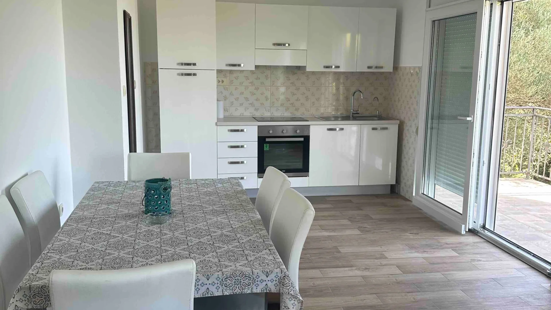 Izdavanje, kuća, 100m², Kavač, Kotor