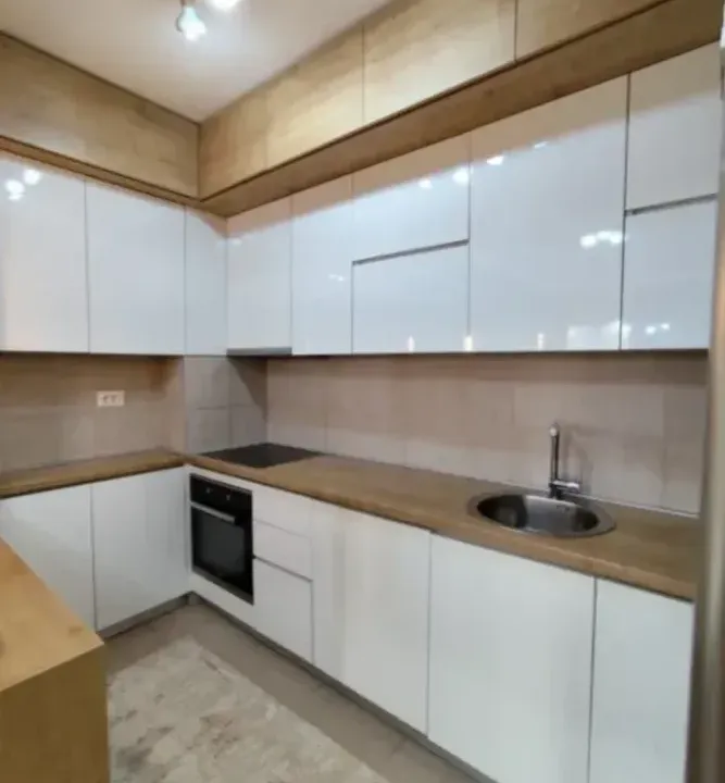 Izdavanje, dvosoban stan, 64m², City Kej, Podgorica