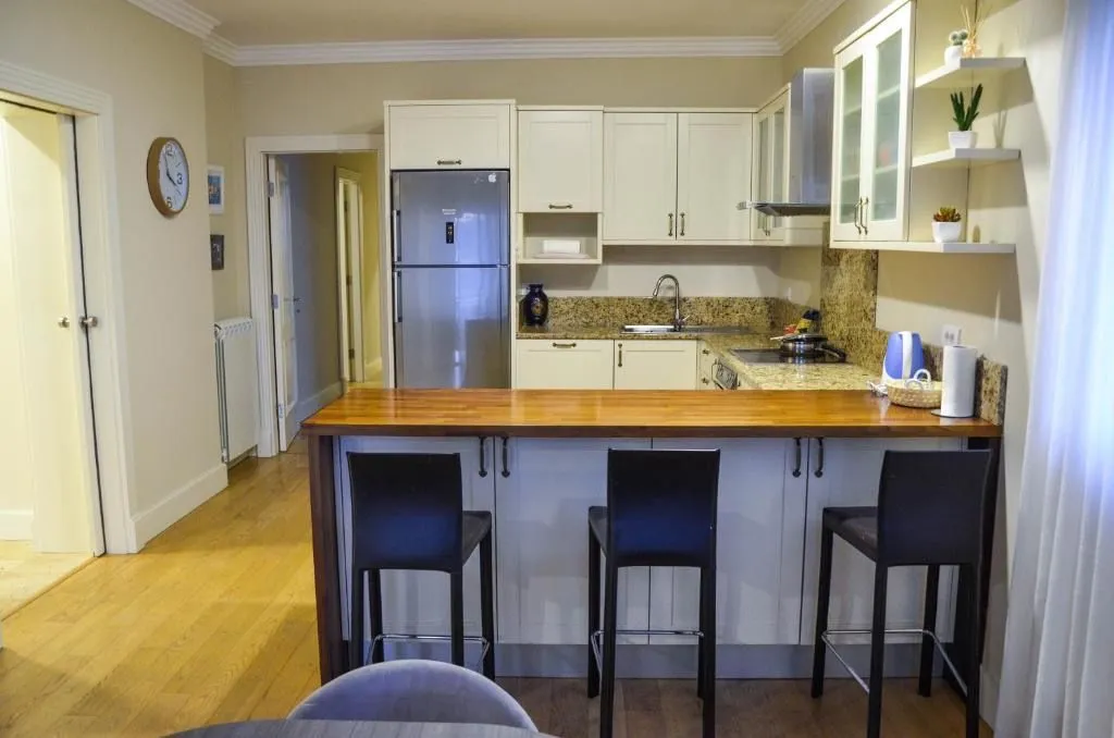 Izdavanje, kuća, 176m², Marići, Tivat