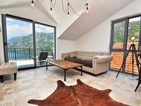 Prodaja, četvorosoban stan, 200m², Risan, Kotor - image 2