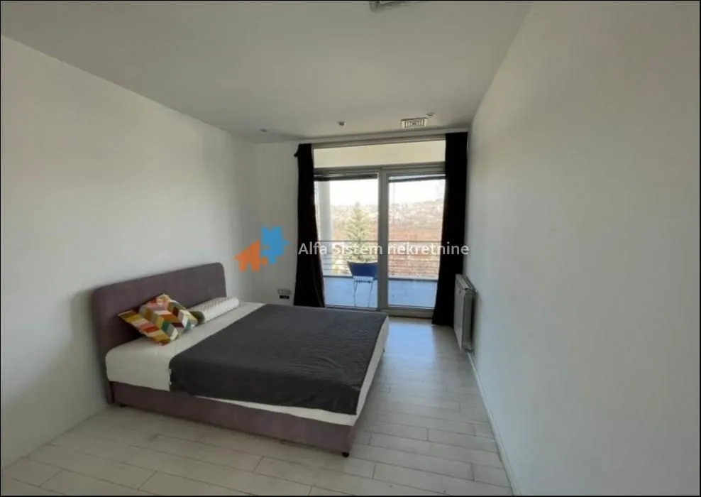 Izdavanje, kuća, 560m², Veliki Mokri Lug, Zvezdara Sve Podlokacije