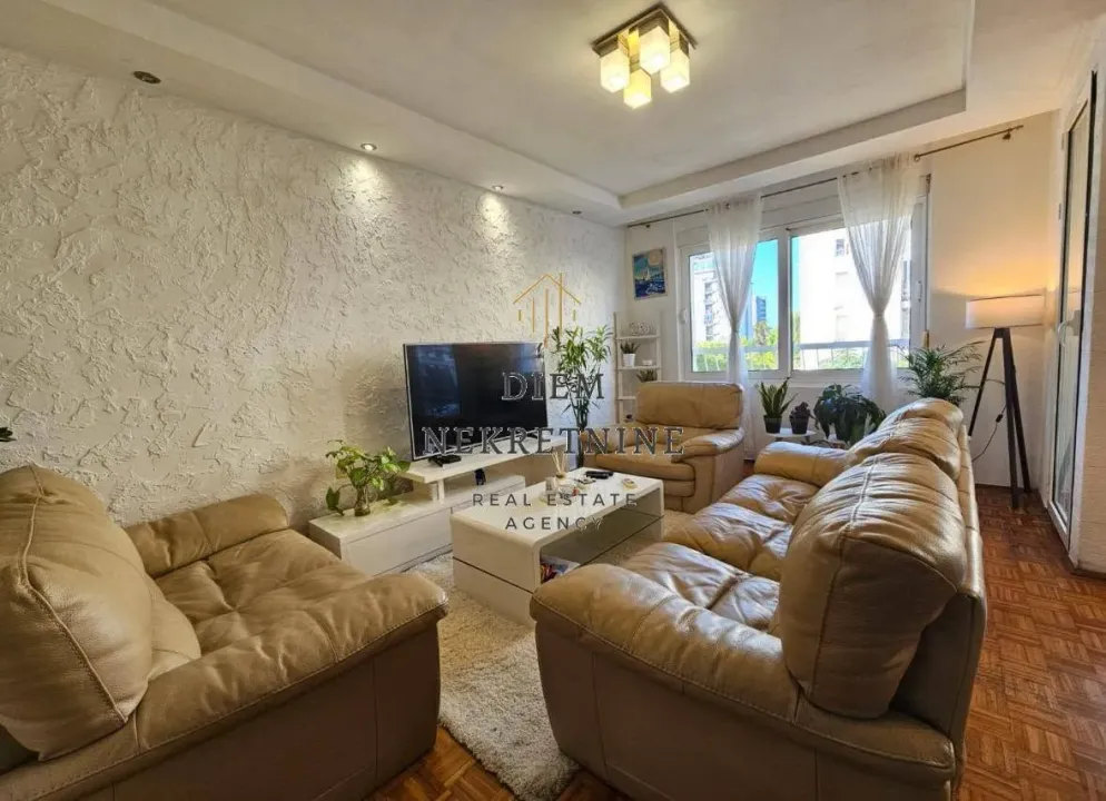 Prodaja, trosoban stan, 73m², Centar, Bar