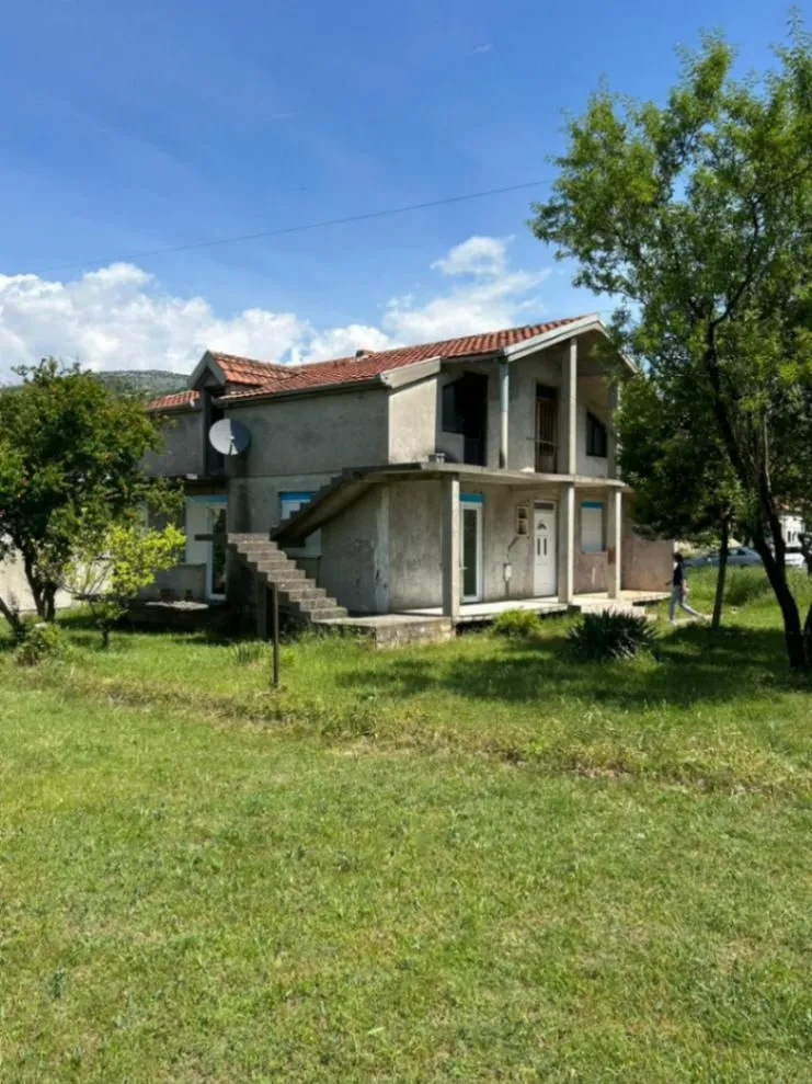 Prodaja, kuća, 202m², Zlatica, Podgorica