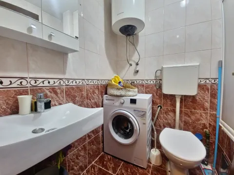 Rent, two bedroom apartment, 60m², Budva, Crna Gora - image 10