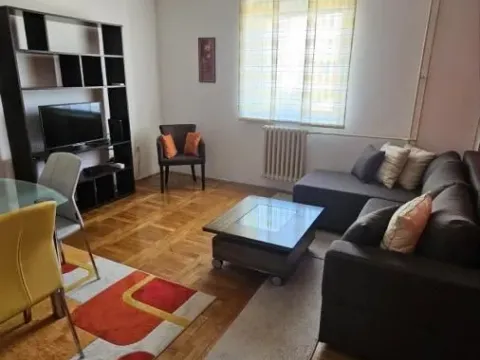 Izdavanje, jednosoban stan, 40m², Centar, Novi Sad - image 1