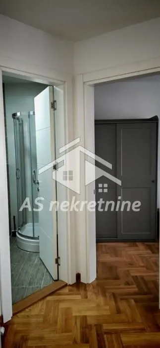 Izdavanje, dvosoban stan, 40m², Đeram Pijaca, Beograd