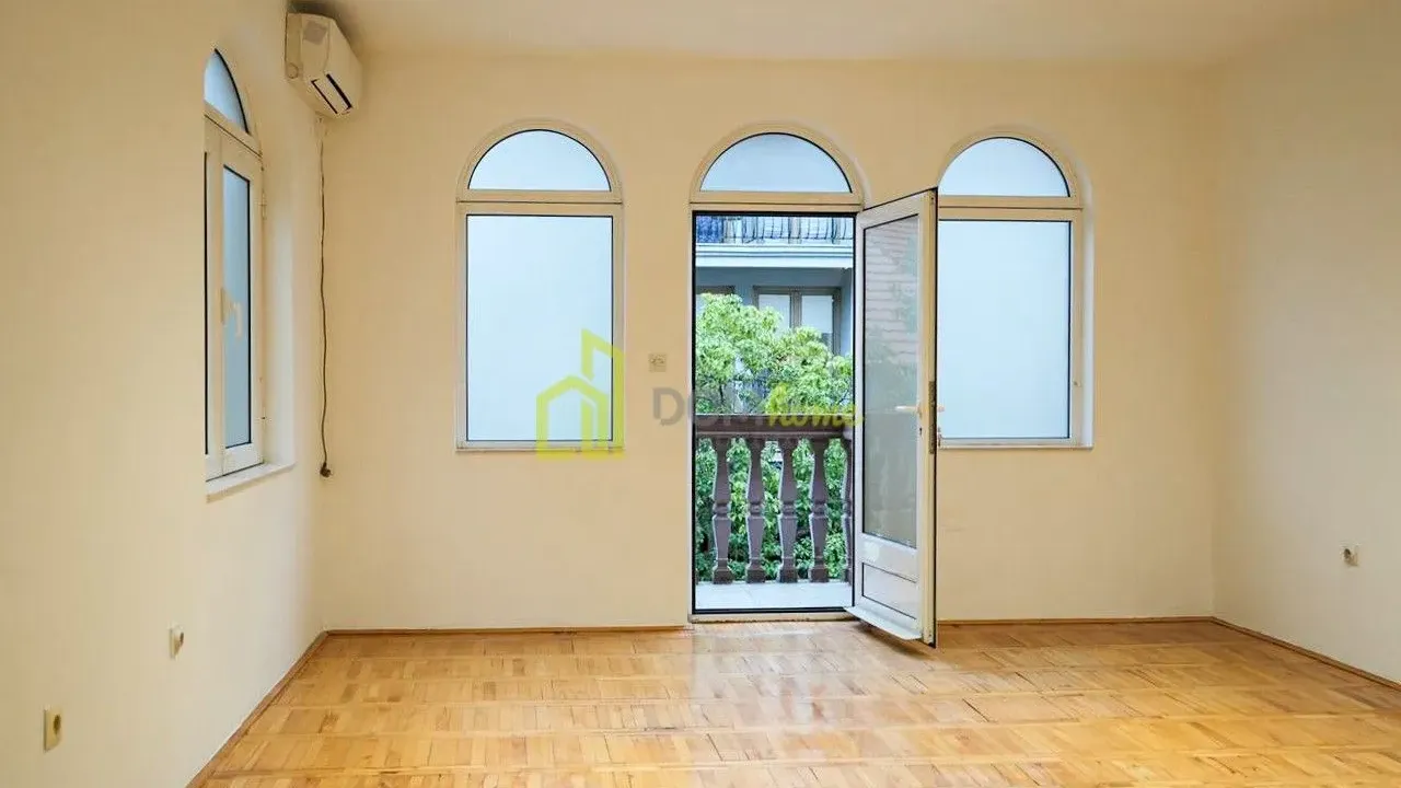 Izdavanje, poslovni prostor, 140m², Centar, Podgorica