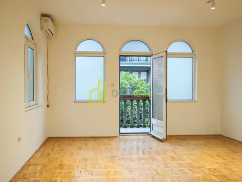 Rent, office space, 140m², Centar, Podgorica - image 1