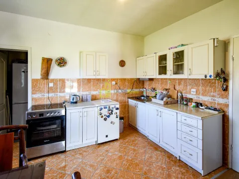 Prodaja, kuća, 200m², Donji Kokoti, Podgorica - image 17