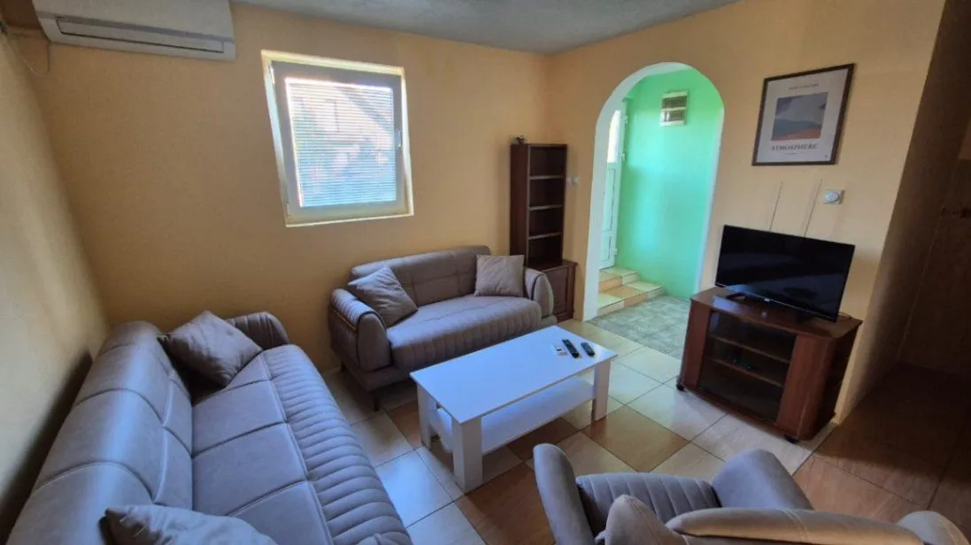 Izdavanje, jednosoban stan, 40m², Gornja Gorica, Podgorica