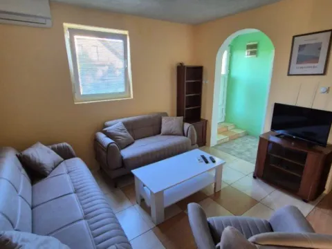 Izdavanje, jednosoban stan, 40m², Gornja Gorica, Podgorica - image 2