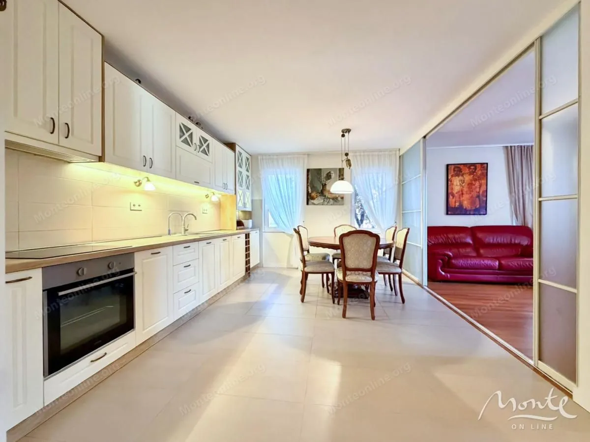 Prodaja, trosoban stan, 122m², Petrovac, Budva