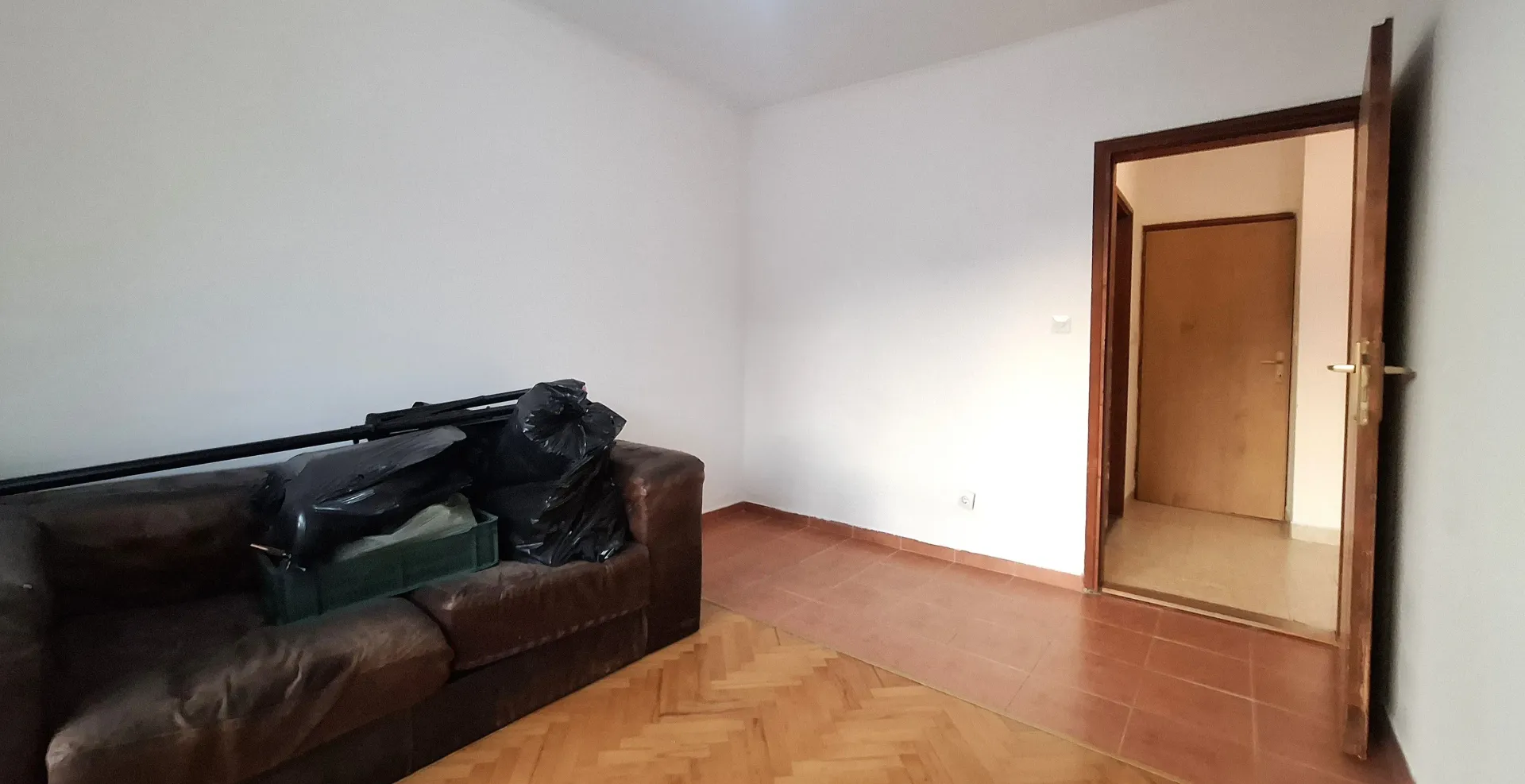 Izdavanje, dvosoban stan, 73m², Makedonsko naselje, Bar