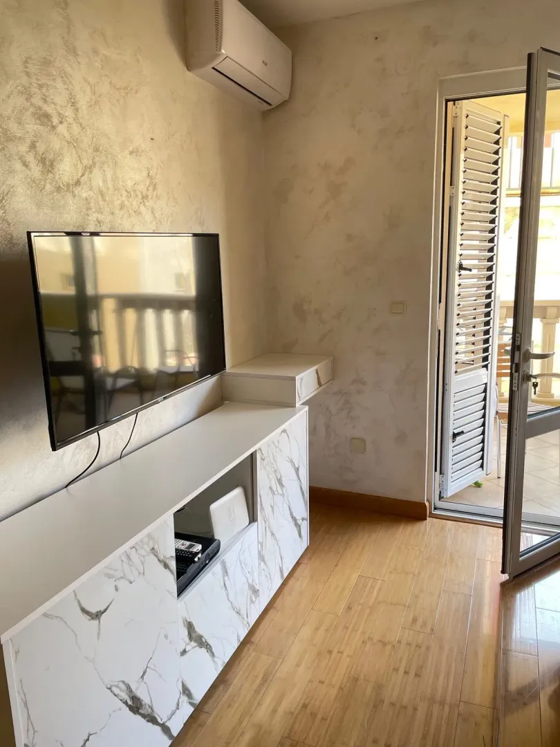 Izdavanje, garsonjera, 46m², Pržno, Budva