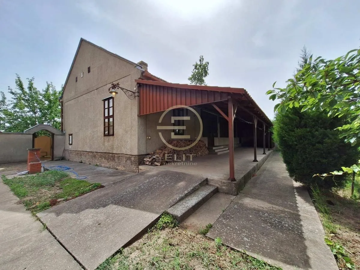 Prodaja, kuća, 231m², Novi Bečej, Zrenjanin
