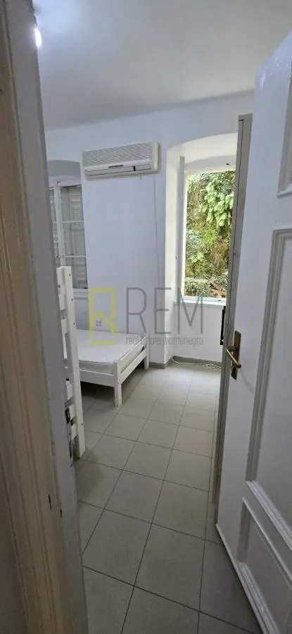 Prodaja, trosoban stan, 72m², Kotor, Crna Gora