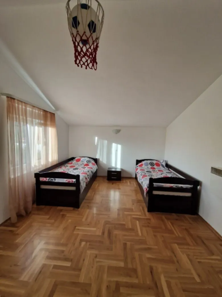 Izdavanje, dvosoban stan, 115m², Tološi, Podgorica