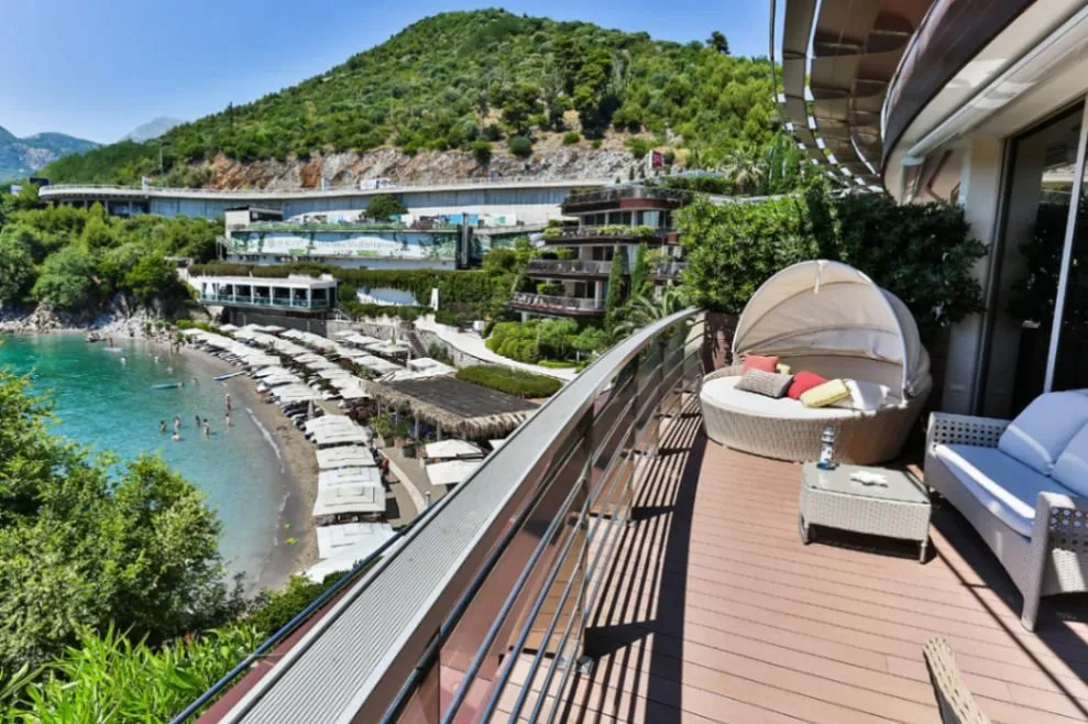 Rent, two bedroom apartment, 11111m², Dukley Gardens, Budva