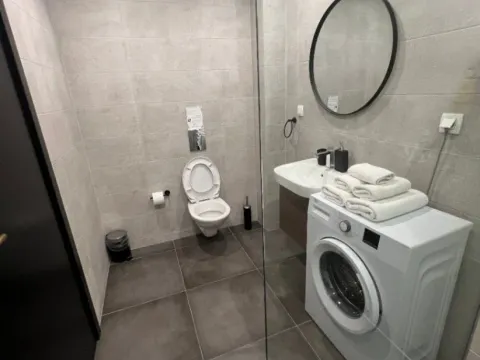 Izdavanje, garsonjera, 38m², Soho City, Bar - image 4