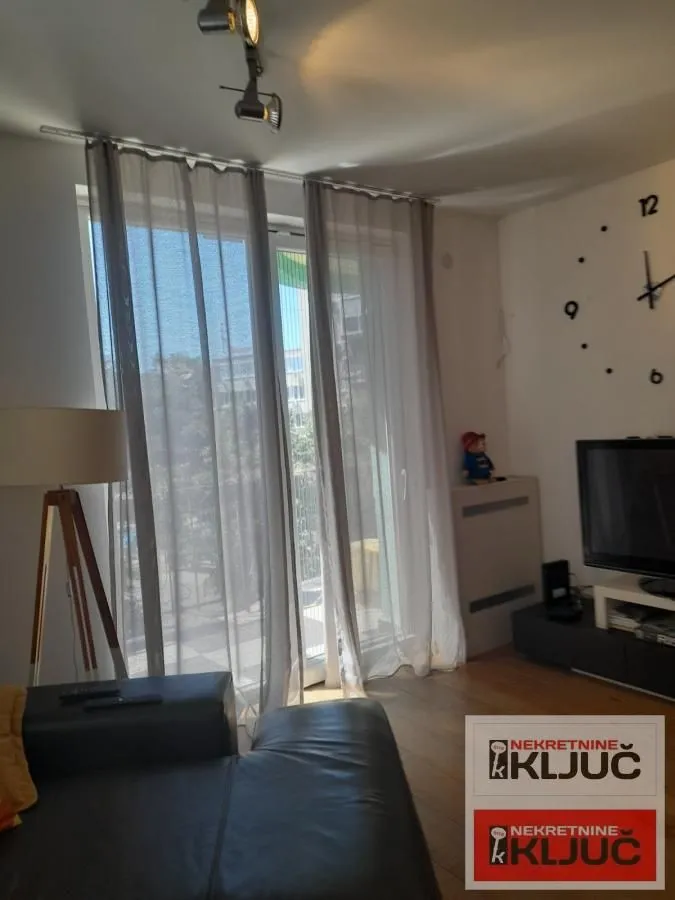 Prodaja, trosoban stan, 80m², Kej, Novi Sad Sve Podlokacije