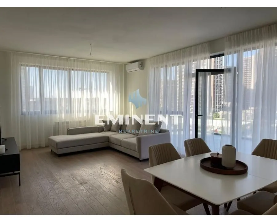 Izdavanje, trosoban stan, 80m², Savski Venac, Beograd