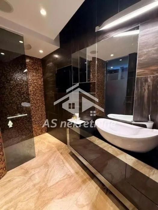 Prodaja, četvorosoban stan, 117m², Vračar Sve Podlokacije, Beograd