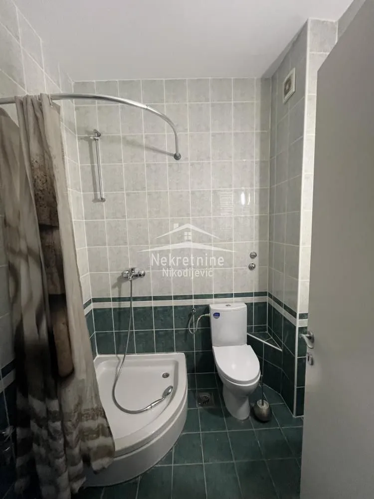 Bathroom equipped with a shower cabin and sanitary ware.