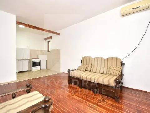 Izdavanje, dvosoban stan, 63m², Malo Brdo, Podgorica - image 1