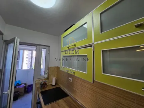 Izdavanje, trosoban stan, 110m², Centar, Bar - image 18