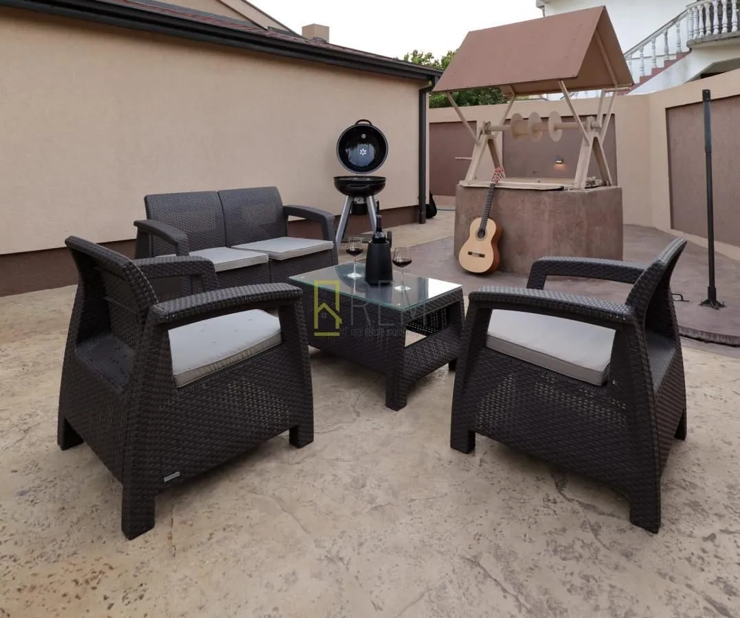 Rent, house, 250m², Tološi, Podgorica