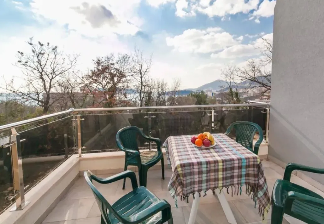 Rent, one bedroom apartment, 50m², Rafailovići, Budva