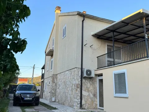 Prodaja, kuća, 180m², Zlatica, Podgorica