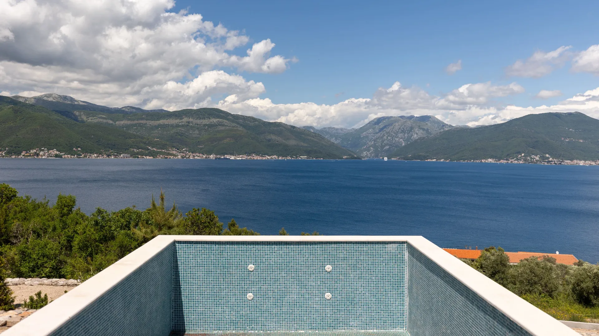 Sale, house, 328m², Krašići, Tivat