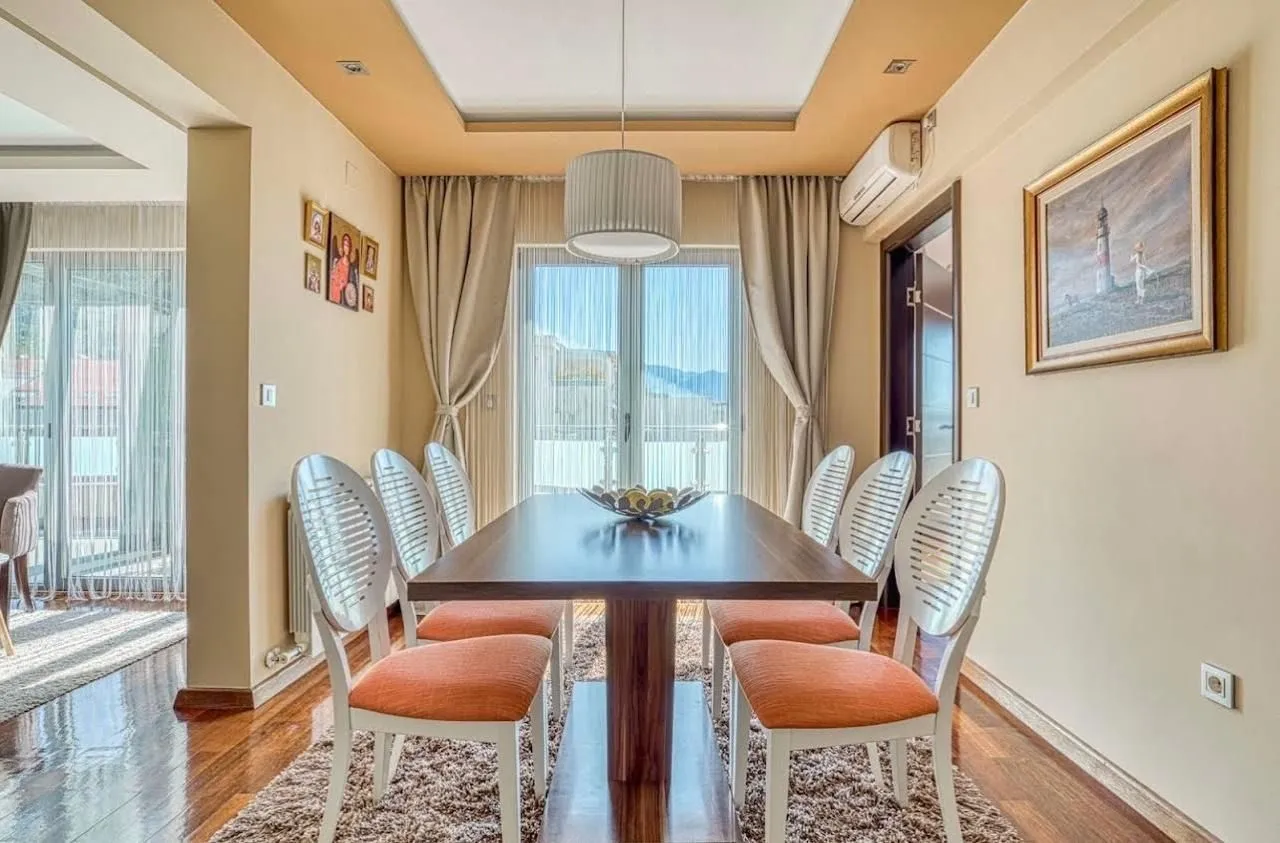 Sale, four bedroom apartment, 188m², Rozino, Budva