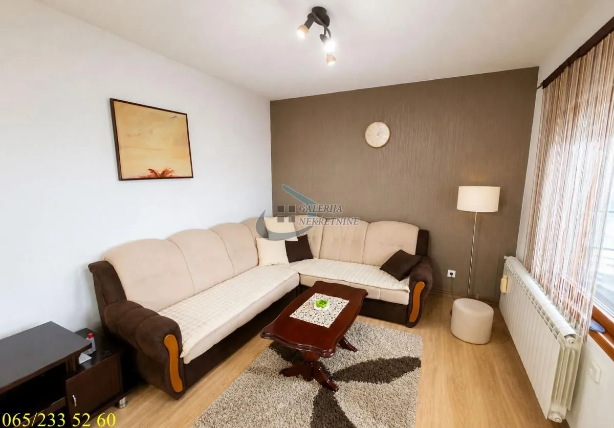 Prodaja, kuća, 212m², Centar, Inđija