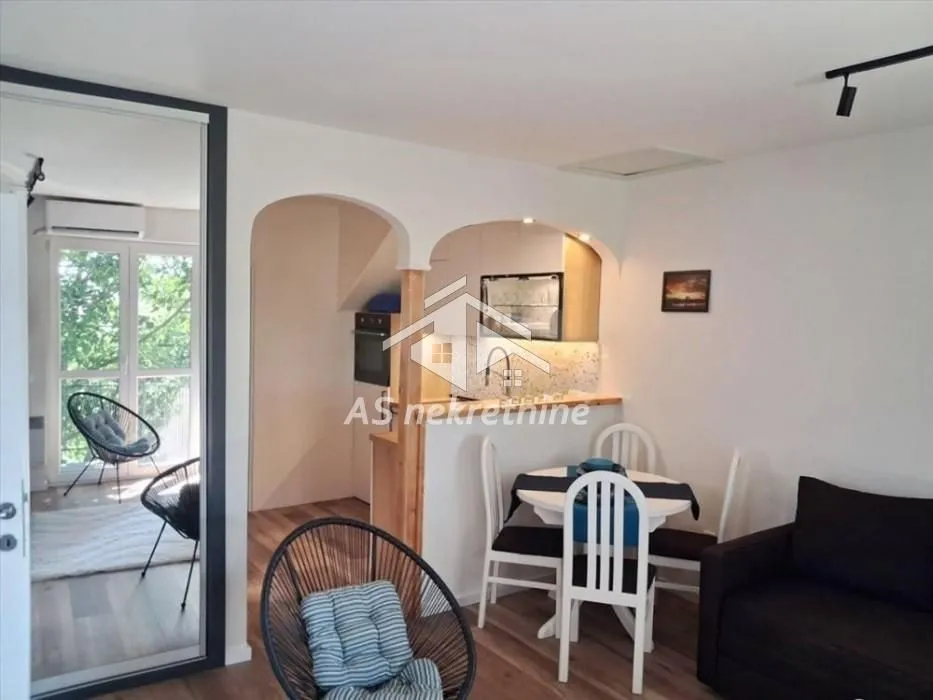 Izdavanje, dvosoban stan, 54m², Kalenić Pijaca, Vračar Sve Podlokacije