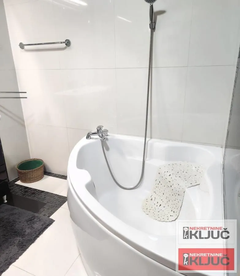 Izdavanje, četvorosoban stan, 102m², Bulevar patrijarha Pavla, Novi Sad Sve Podlokacije
