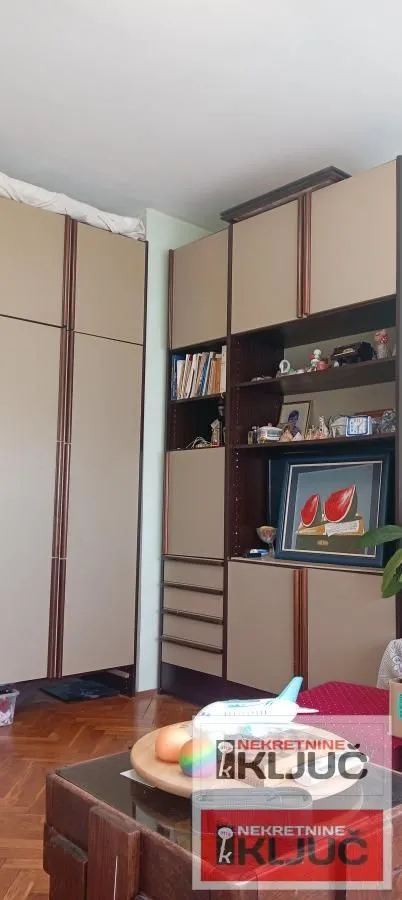 Prodaja, trosoban stan, 70m², Bulevar Oslobodjenja, Novi Sad Sve Podlokacije