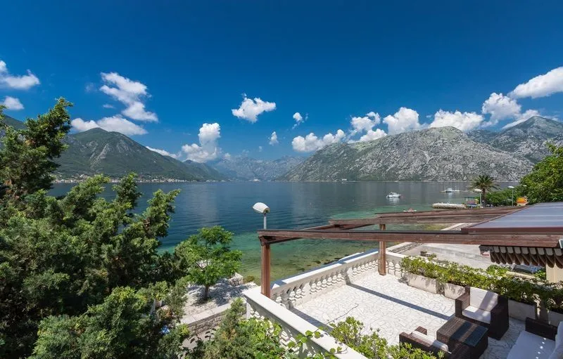 Prodaja, kuća, 365m², Dobrota, Kotor