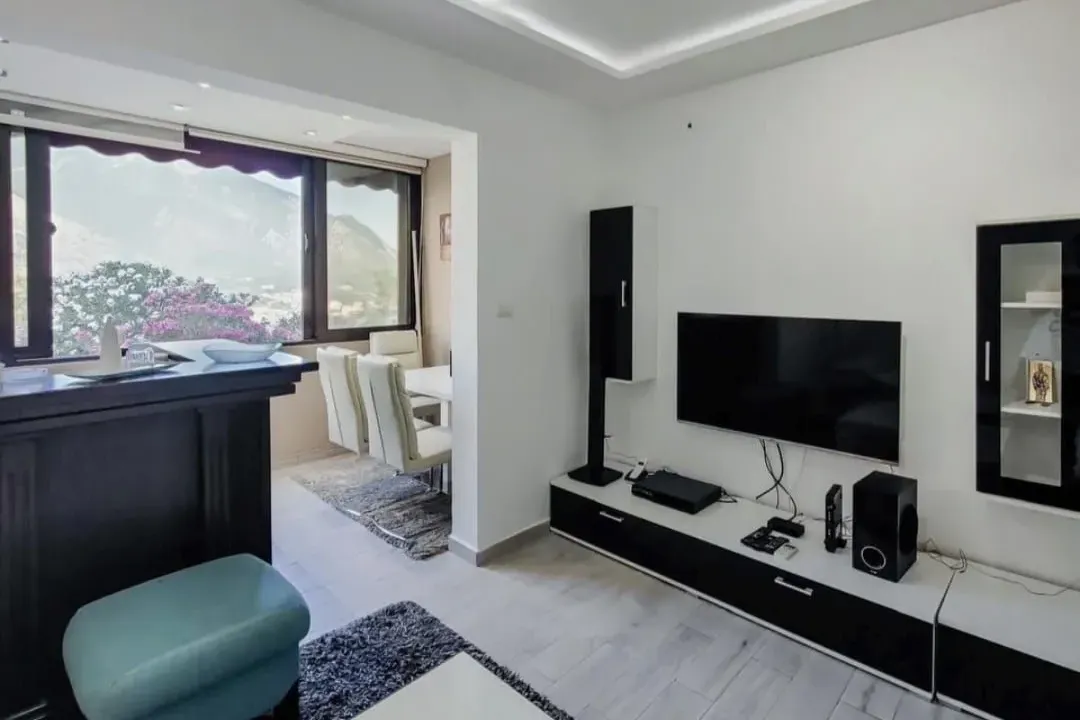 Prodaja, jednosoban stan, 47m², Dobrota, Kotor